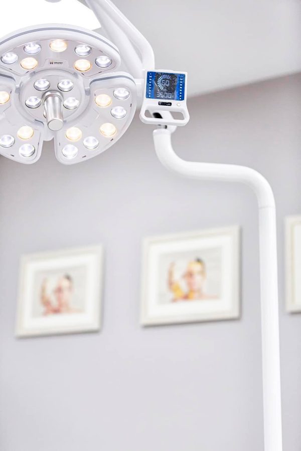 Surgical lamp with support